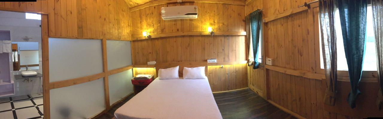 The Rustic Pines Hotel Удайпур Екстериор снимка