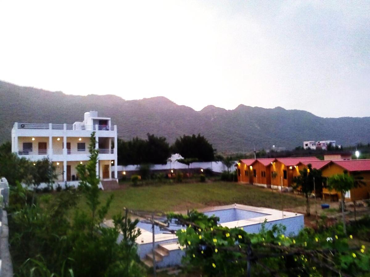 The Rustic Pines Hotel Удайпур Екстериор снимка