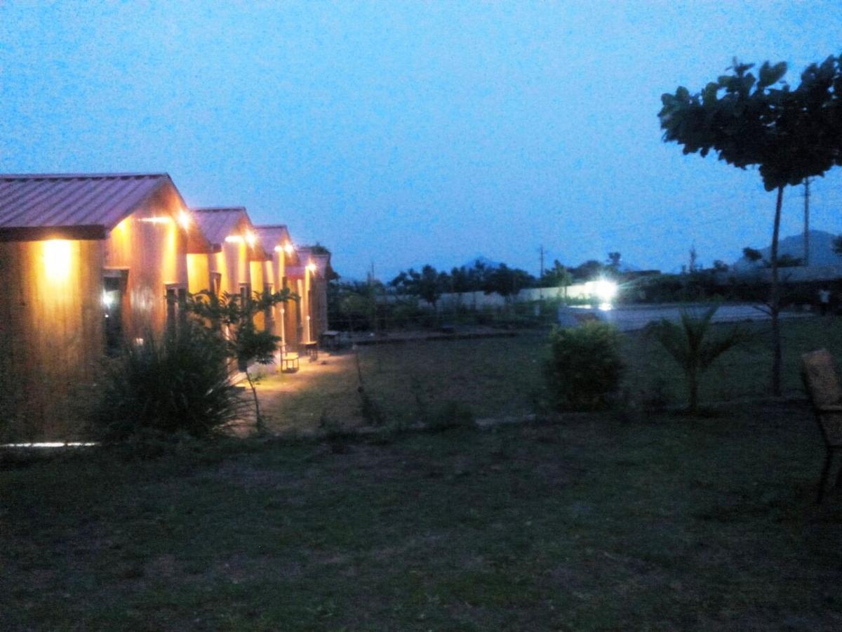 The Rustic Pines Hotel Удайпур Екстериор снимка