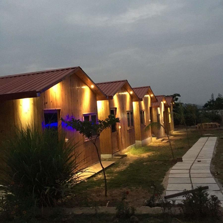 The Rustic Pines Hotel Удайпур Екстериор снимка